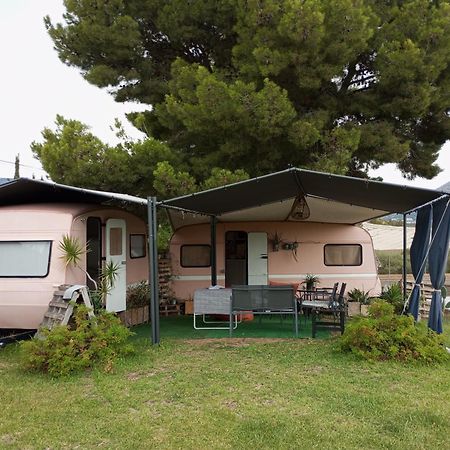 Caravana- Glamping Casa Tortuga Ла-Нусия Экстерьер фото